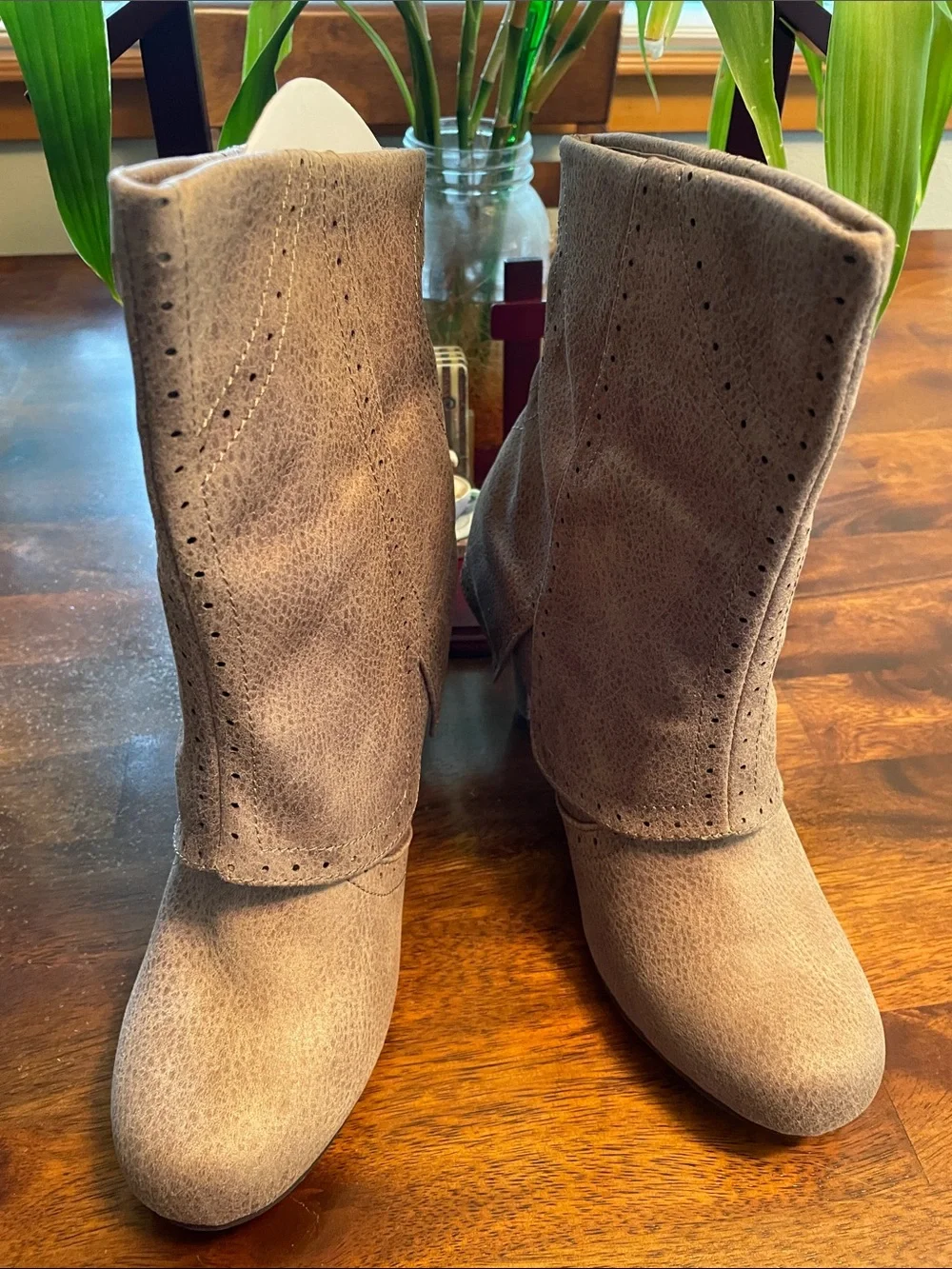 NOT RATED Cowgirl Star Booties Women’s 8 EUR 39 Taupe